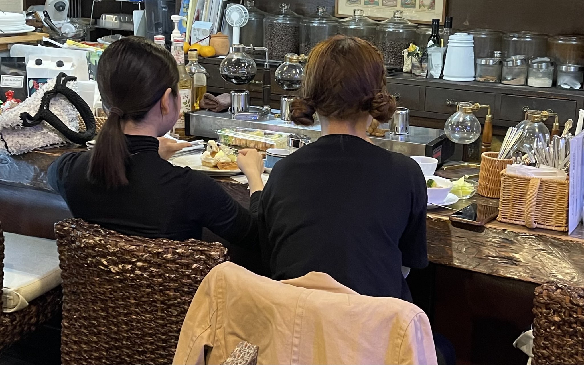 カウンターで過ごすお客様